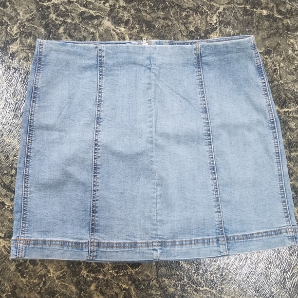Forever 21 denim mini skirt! Sz 31 - Picture 3 of 6